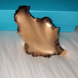 Vtg Giovanni brushed goldtone leaf brooch signed